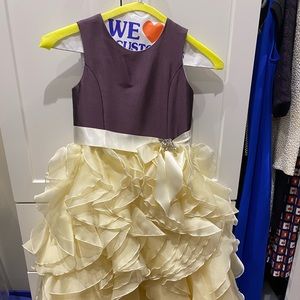 Stunning girls custom made dress size 6/7 years